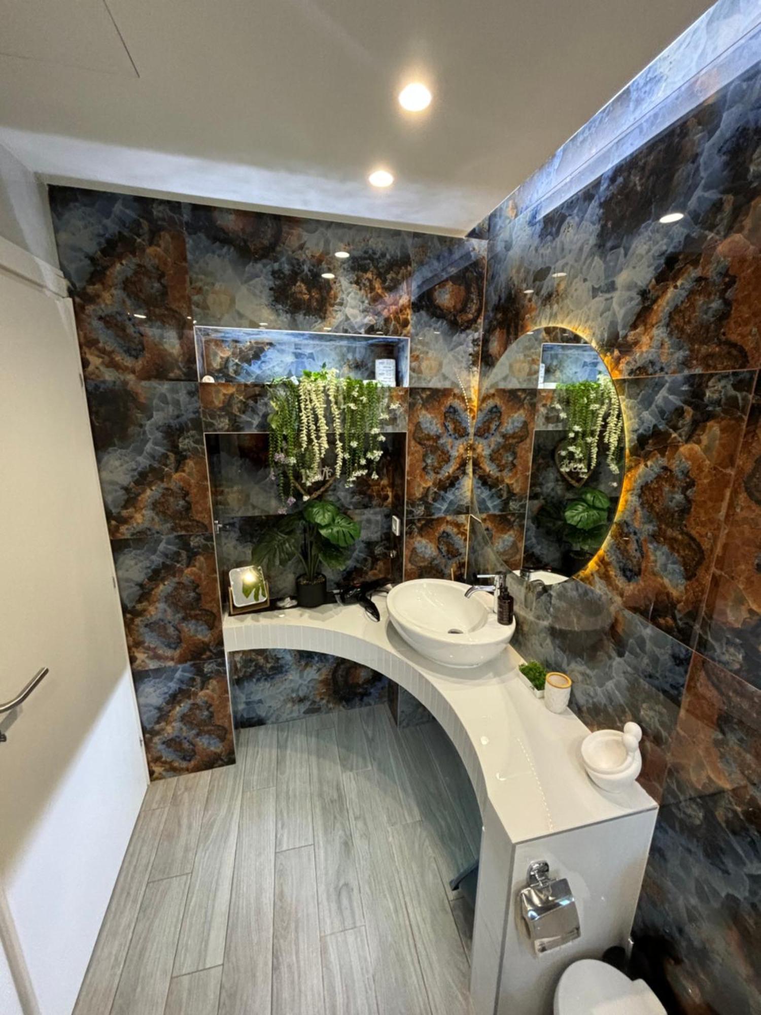 Candi Central Apartments 네오스마르마라스 외부 사진